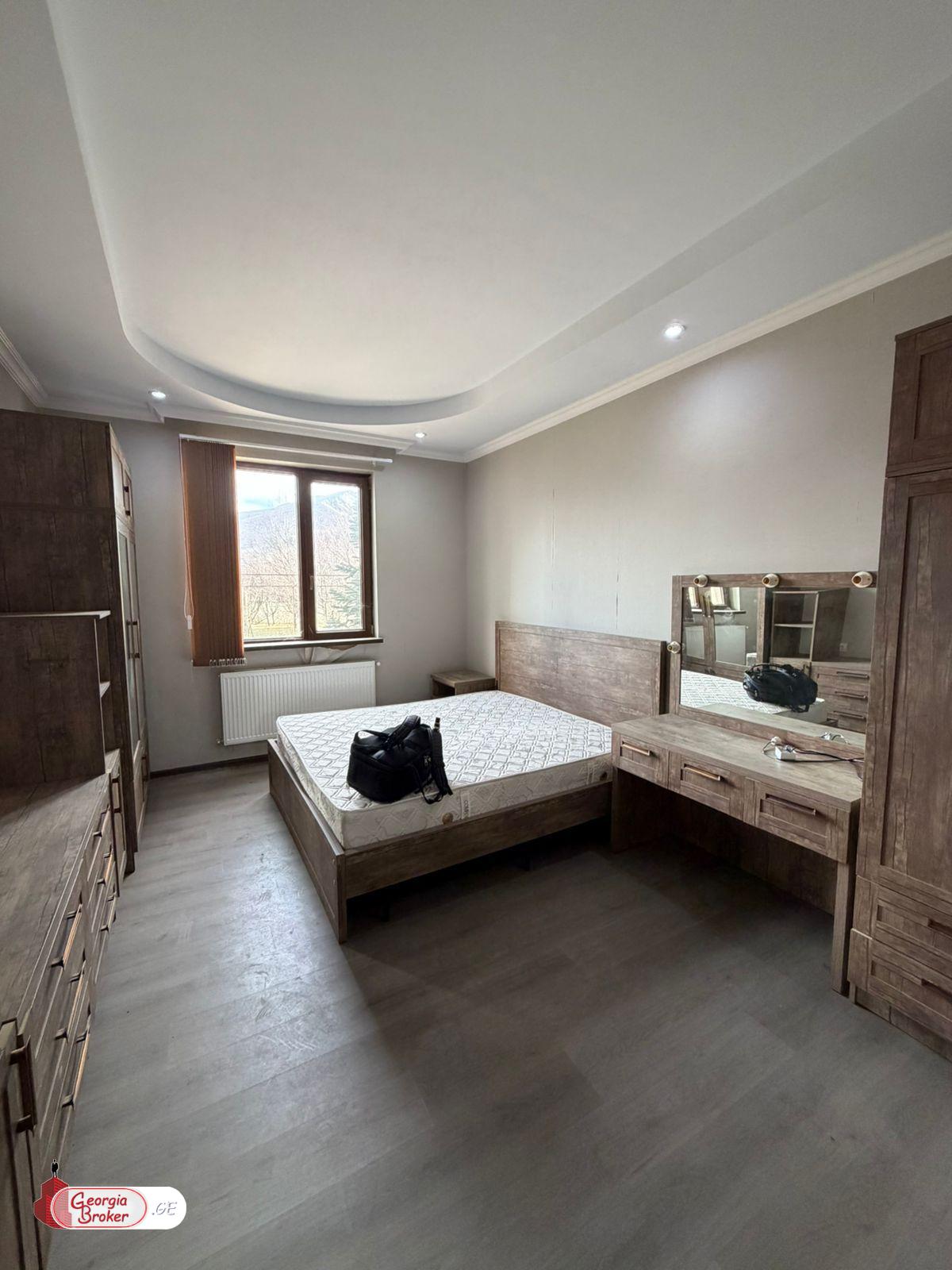 იყიდება ახალი გარემონტებული 15 ოთახიანი სახლი